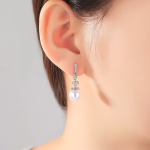 LUOTEEMI - Pendientes <span class=keywords><strong>de</strong></span> Novia con Perlas Redondas Blancas Simuladas y Circonitas Cúbicas, Estilo Étnico Vintage, Tono Plateado, para Mujer - Product Image 3