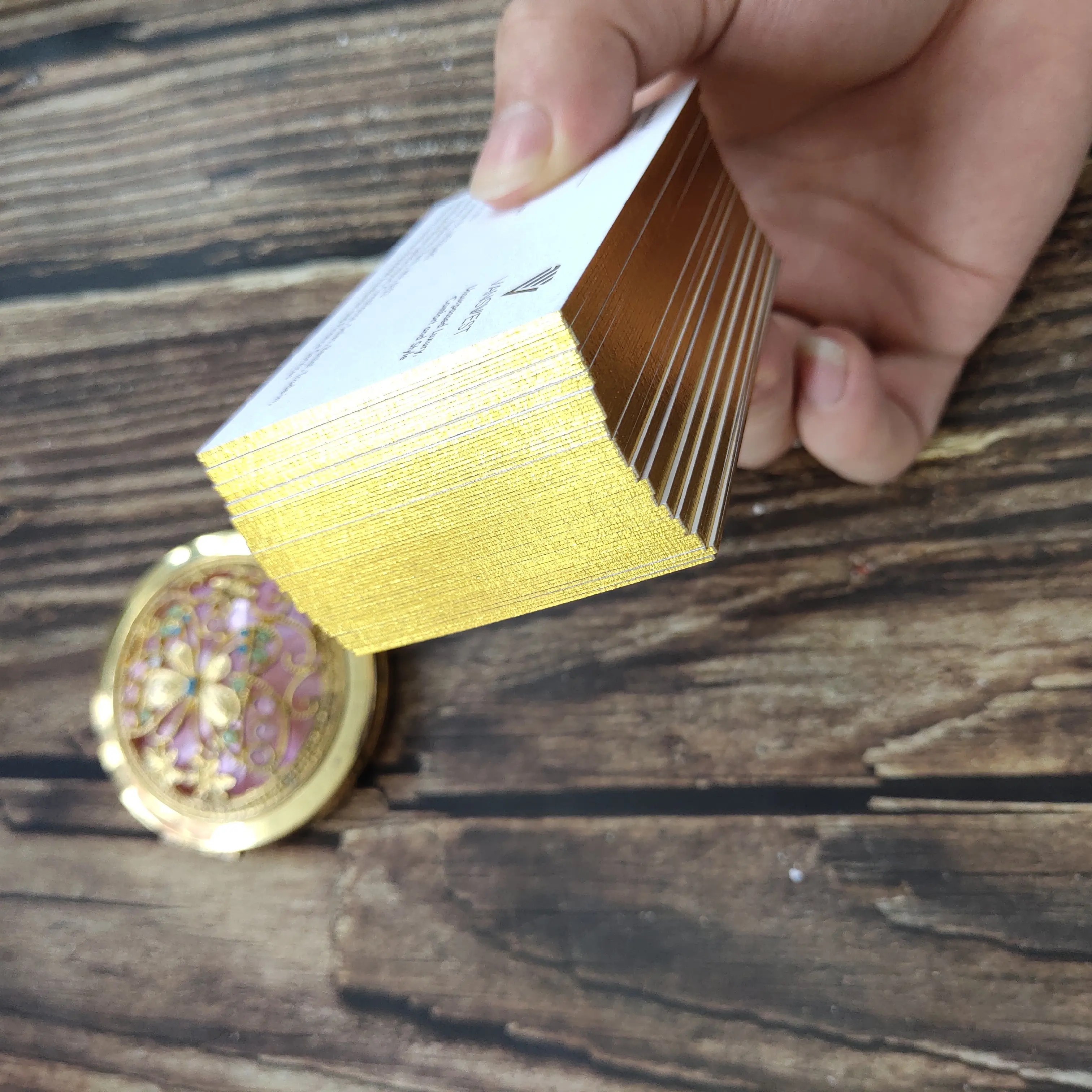 Pamuklu kağıt altın/gümüş kenarlı tipo kartvizit baskı 4c + 4c CMYK Pantone tasarım kağıt baskı iş kişisel