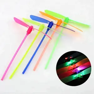 Nieuwe Novelty Gag LED Lichtgevende Vliegende Light Up Speelgoed Knipperende Bamboe Libel Elektronische Goedkope Kids Gift Partij decoratie speelgoed