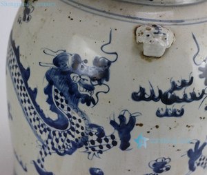 Vase de sol en céramique bleu et blanc peint à la main, style antique traditionnel, série RZEY12, avec bouton en forme de lion - Product Image 3