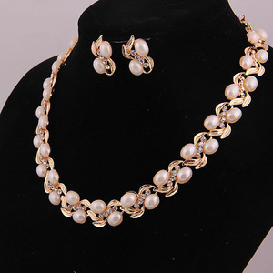 Conjunto <span class=keywords><strong>de</strong></span> joyería <span class=keywords><strong>de</strong></span> <span class=keywords><strong>perlas</strong></span> chapadas en oro para mujer, <span class=keywords><strong>collar</strong></span> y pendientes <span class=keywords><strong>de</strong></span> diamantes <span class=keywords><strong>de</strong></span> imitación, a la moda, para boda - Product Image 3