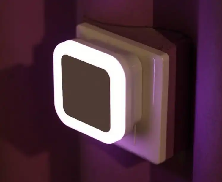 Lampu Tempat Tidur LED Otomatis Colokan US EU, Lampu Malam Kamar Tidur Sensor Gerak Induksi dengan Kontrol