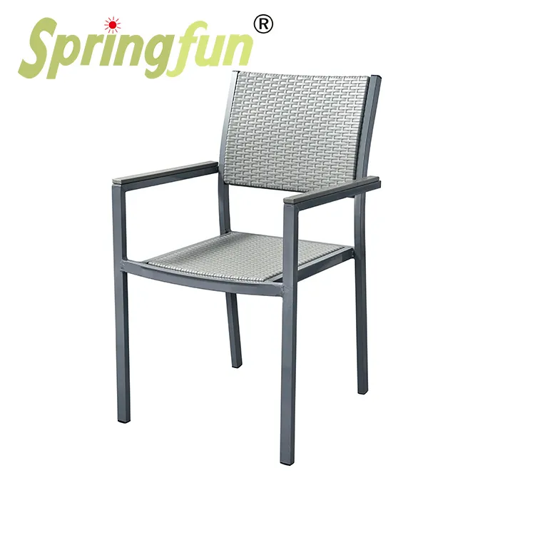 Bahçe sandalyesi Rattan görünüm kol dayama ile açık veya kapalı kullanılır
