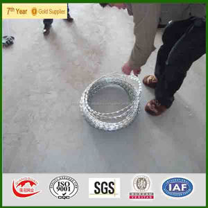<span class=keywords><strong>galvanizado</strong></span> maquinilla de afeitar <span class=keywords><strong>alambre</strong></span> de púas <span class=keywords><strong>con</strong></span> el mejor precio - Product Image 5