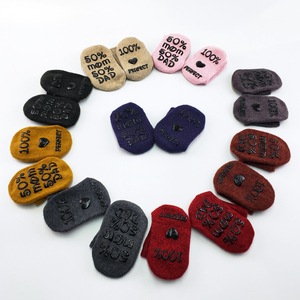 Vente en gros Coffret cadeau pour bébé Chaussettes bébé, 4 paires de chaussettes en <span class=keywords><strong>laine</strong></span> drôles pour nouveau-né, Chaussettes bébé antidérapantes chaudes pour l'hiver - Product Image 2
