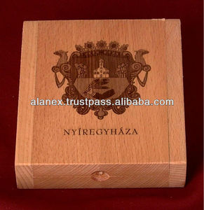 Placa de madera plegable con lámina de metal en relieve - Product Image 4