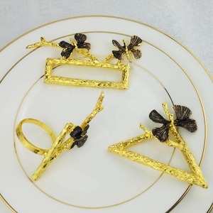 Elegante portatovagliolo in metallo placcato <span class=keywords><strong>oro</strong></span> con Design floreale per feste - Product Image 5