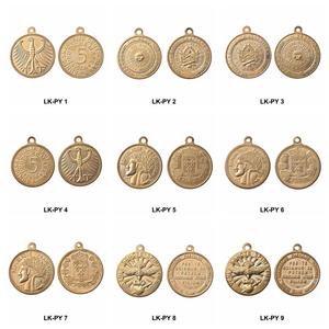 Venta al por mayor de moda último diseño rectángulo de crédito <span class=keywords><strong>suisse</strong></span> colgante chapado en oro de plata Elizabeth II encantos de moneda colgante - Product Image 3