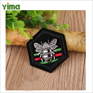 Trung Quốc nhà máy nhà sản xuất da tổng hợp nhãn thời trang xuống Áo khoác da vá nhãn tùy chỉnh - Product Image 4