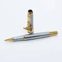 JX-709 مخصص شعار الفضة الفاخرة قلم حبر جاف معدني القلم مع خنجر تصميم الكرة من ركلة جزاء دبي تذكارية القلم