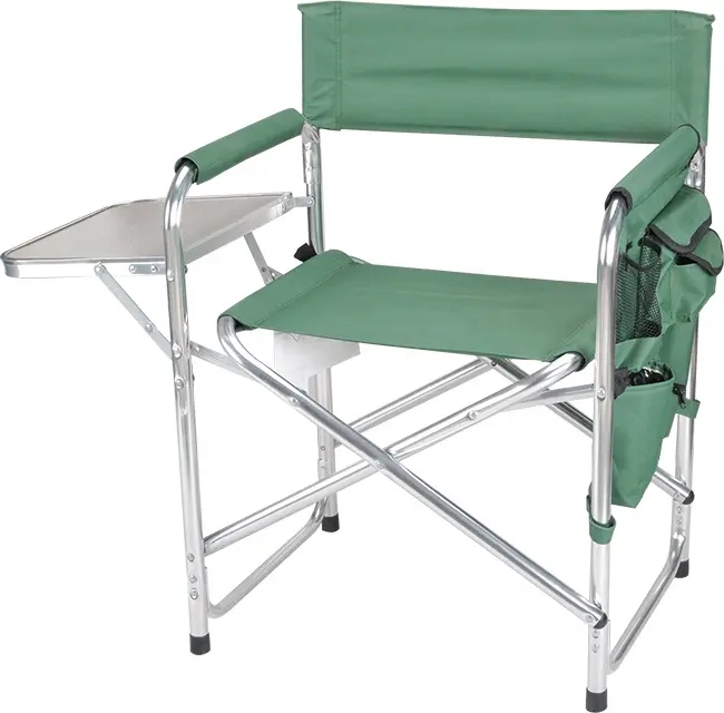 Директорский складной пляжный стул с алюминиевой рамой и боковым столиком на открытом воздухе