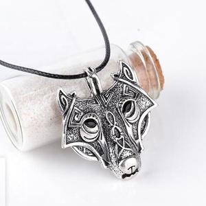Promozione accessori Hiphop <span class=keywords><strong>ciondolo</strong></span> collane <span class=keywords><strong>lupo</strong></span> vichingo metallo caldo ogni <span class=keywords><strong>collana</strong></span> <span class=keywords><strong>lupo</strong></span> su borsa Opp 20 pezzi <span class=keywords><strong>collana</strong></span> <span class=keywords><strong>lupo</strong></span> lega - Product Image 3