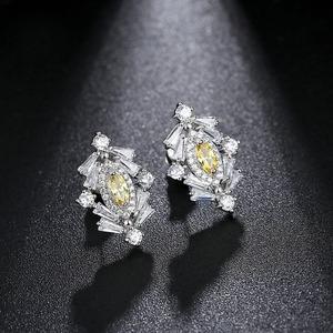 LUOTEEMI nuovo Design classico <span class=keywords><strong>oro</strong></span> <span class=keywords><strong>bianco</strong></span> colore giallo Marquise Cut CZ <span class=keywords><strong>orecchini</strong></span> a bottone per ragazze <span class=keywords><strong>orecchini</strong></span> moda donna - Product Image 6