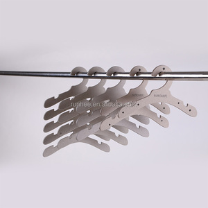 FSC OEM fournisseurs vêtements <span class=keywords><strong>pantalon</strong></span> <span class=keywords><strong>multi</strong></span> fonctionnelle vêtements anti slip papier carton <span class=keywords><strong>cintre</strong></span> pour bébé enfants - Product Image 5