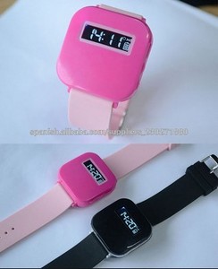 Personal Real time tracking <span class=keywords><strong>5</strong></span> days standby child gps tracker bracelet for kids elder and disable - Product Image 1
