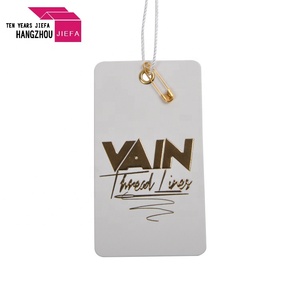 LOGO Timbul Hangtag Kustom Cetak Foil Emas Hang <span class=keywords><strong>Tag</strong></span> dengan <span class=keywords><strong>Tag</strong></span> Segel Plastik Tali Poliester untuk Garmen - Product Image 3