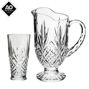 Ensemble de pichet et de tasse de haute qualité <span class=keywords><strong>Les</strong></span> verres vintage avec design sont utilisés <span class=keywords><strong>dans</strong></span> <span class=keywords><strong>les</strong></span> bars et <span class=keywords><strong>les</strong></span> restaurants pour boire des boissons, de la bière, des sodas - Product Image 1