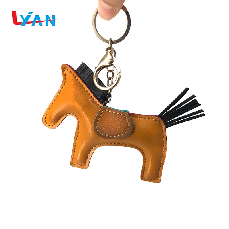 Skillful manufacture leather horse keychain brand vintage custom key chain