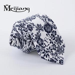 Corbatas de seda con estampado floral multicolor clásico de fabricante profesional <span class=keywords><strong>para</strong></span> hombres Buen precio Impresión personalizada Proveedor directo de China - Product Image 1