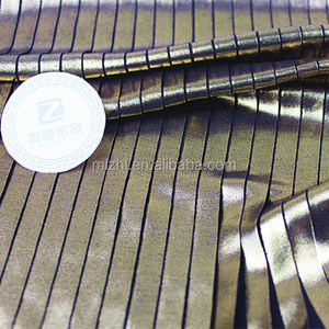 Tessuto Plissettato Dorato Lucido all'Ingrosso per Abiti e Gonne, Tessuto Plissettato con Lamina Dorata - Product Image 2