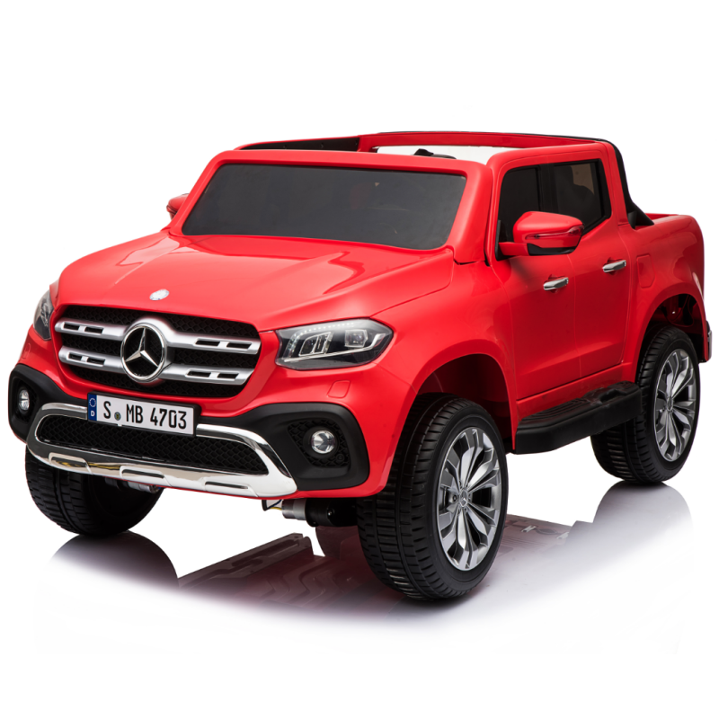 赤いライセンスメルセデスベンツXクラスピックアップトラック