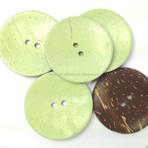 Bottines et talons compensés bohèmes en noix de coco, exportés de l'usine chinoise, avec boutons-pression et ceintures à boucles en bois naturel rond. - Product Image 4