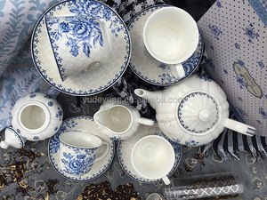 Set da Caffè e Tè in Porcellana Bone China Pakistana, 17 Pezzi, Bianco e Blu - Product Image 3