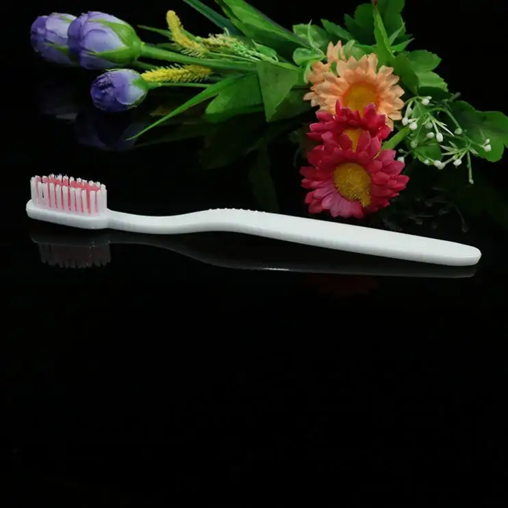 Wholesale cheap disposable hotel toothbrushes cheap disposable toothbrush with toothpaste