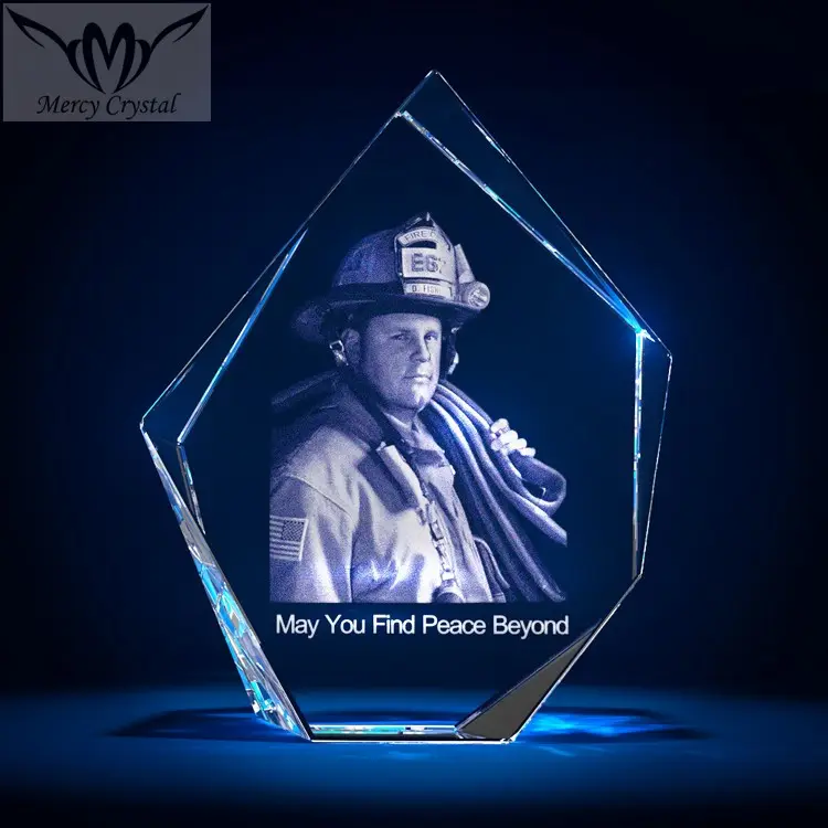 Soldier Design 3D Laser Crystal Block for Memorial Prestige Honor Gift