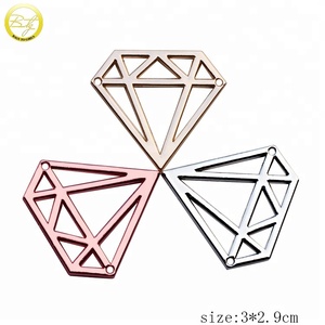 <span class=keywords><strong>Étiquette</strong></span>s de <span class=keywords><strong>vêtement</strong></span> en forme de diamant, logo 3D personnalisé, <span class=keywords><strong>étiquette</strong></span> de <span class=keywords><strong>vêtement</strong></span> en métal creux avec 2 trous - Product Image 2