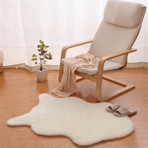 Tapis en <span class=keywords><strong>fausse</strong></span> <span class=keywords><strong>fourrure</strong></span> imitation peau de mouton blanc 2ftx3ft pour canapé, tabouret, <span class=keywords><strong>chaise</strong></span> de coiffeuse / Tapis shaggy uni pour salon et chambre - Product Image 4