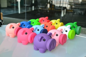 Vente en gros de tirelires en plastique en forme de cochon en PVC, souvenirs, thème amour, styles nautiques et adorables avec logo - Product Image 3