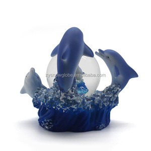 Nuovo Design Globo di Neve con Delfino in Resina e Glitter - Product Image 5