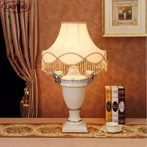 Lampu meja Hotel antik menghias keramik LED Cina listrik kamar tidur besi kristal putih Modern bulat Nordic lampu meja 3 tahun