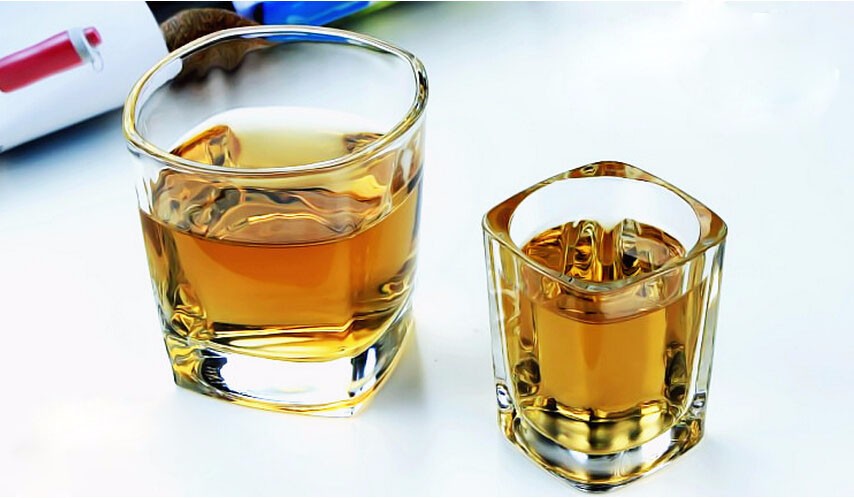 Custom logo high quality glass shot glasses square shot glass