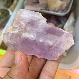 All'ingrosso naturale <span class=keywords><strong>kunzite</strong></span> cristalli di <span class=keywords><strong>pietra</strong></span> ruvida <span class=keywords><strong>pietra</strong></span> di guarigione <span class=keywords><strong>kunzite</strong></span> per fengshui - Product Image 4