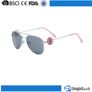 Plus belle coloré <span class=keywords><strong>lentille</strong></span> uv400 métal cadre fleur forme décoration filles lunettes de soleil dernières mode - Product Image 1