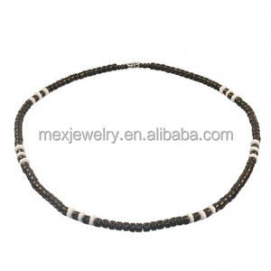 Collana da Uomo Hawaiana con Perle di Cocco Nere e Conchiglie Puka Bianche - Product Image 5