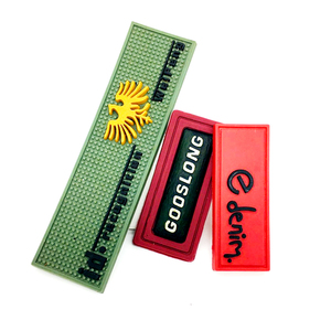 Privada personalizada ropa en relieve logotipo de la marca de silicona suave de goma de PVC Etiqueta de parche para la ropa - Product Image 2