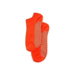 थोक कस्टम नॉन स्लिप जंपिंग मोजे ने महिलाओं के लिए सर्वश्रेष्ठ डिजाइन ट्रामपोलिन टखने की पकड़ मोजे - Product Image 4