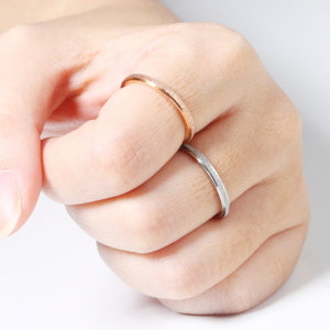 Cheap Wholesale Simple <strong>Fashion</strong> <strong>Jewellery</strong> Thin 18k Gold Plated Stainless Steel Ring for Woman Wed Ring R823 R824 - Product Image 3