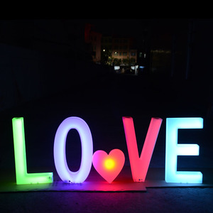 Lumière <span class=keywords><strong>de</strong></span> scène mobile à 26 LED pour la décoration, le <span class=keywords><strong>bureau</strong></span>, le commerce <span class=keywords><strong>de</strong></span> détail - Lettres lumineuses KISS ME LOVE MARRY ME - Product Image 6