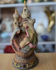 Occidental griego religiosa character building clásica figura de resina de bebé en mano - Product Image 1