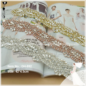 패션 컬러 진주와 크리스탈 트림 재봉 신부 새시 리본 아플리케 DH992