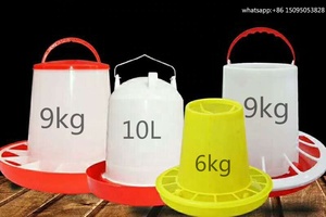 Alimentador automático para pollos de plástico rojo de 9kg, cubo para aves de <span class=keywords><strong>corral</strong></span>, contenedor de alimentación, comedero de agua Para Aves De <span class=keywords><strong>Corral</strong></span> - Product Image 4