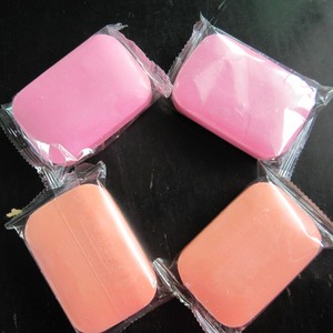 Barres propres naturelles colorées en gros Savon artisanal à l'huile essentielle <span class=keywords><strong>de</strong></span> riz au <span class=keywords><strong>lait</strong></span> et à la rose pour éclaircir la peau - Product Image 2