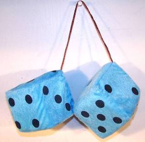 New Custom Logo Xe Treo Đầy Màu Sắc <span class=keywords><strong>Fuzzy</strong></span> Dice Nhồi Plush Cubes - Product Image 3