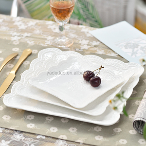 Assiette à gâteau blanche gaufrée en céramique assiette <span class=keywords><strong>rectangulaire</strong></span> en <span class=keywords><strong>porcelaine</strong></span> et plats pour hôtel - Product Image 1