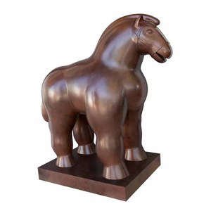 Moulage de la célèbre sculpture de cheval en bronze de roland botero - Product Image 1