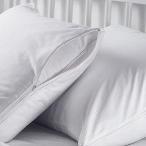 Housse de coussin en tissu imperméable blanc uni anti-acariens - Product Image 1